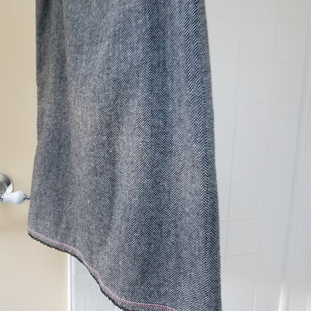 wool black and white lined winter skirt, size 10